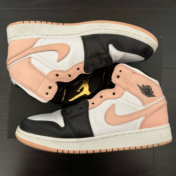 Nike Jordan 1 Mid Arctic Orange Black Toe (GS) - Picture 2 of 10